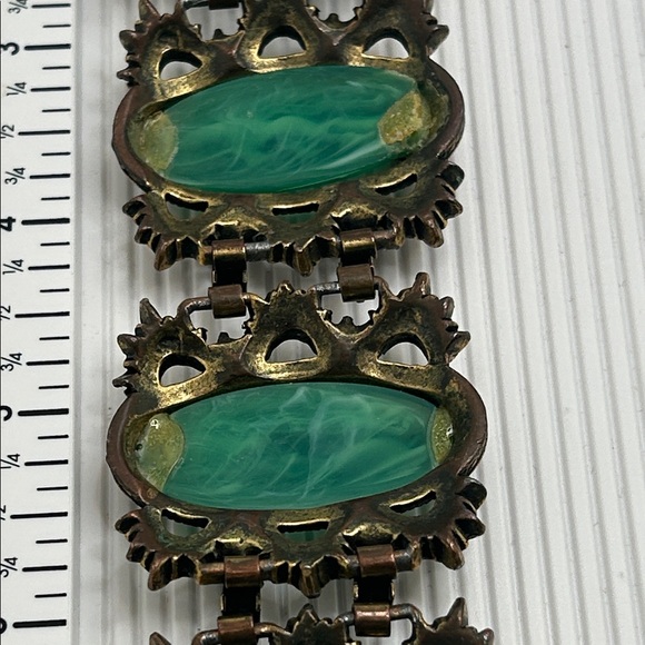 Vintage Green Lucite Stone Ornate Gold Bracelet Selro? - Picture 13 of 14